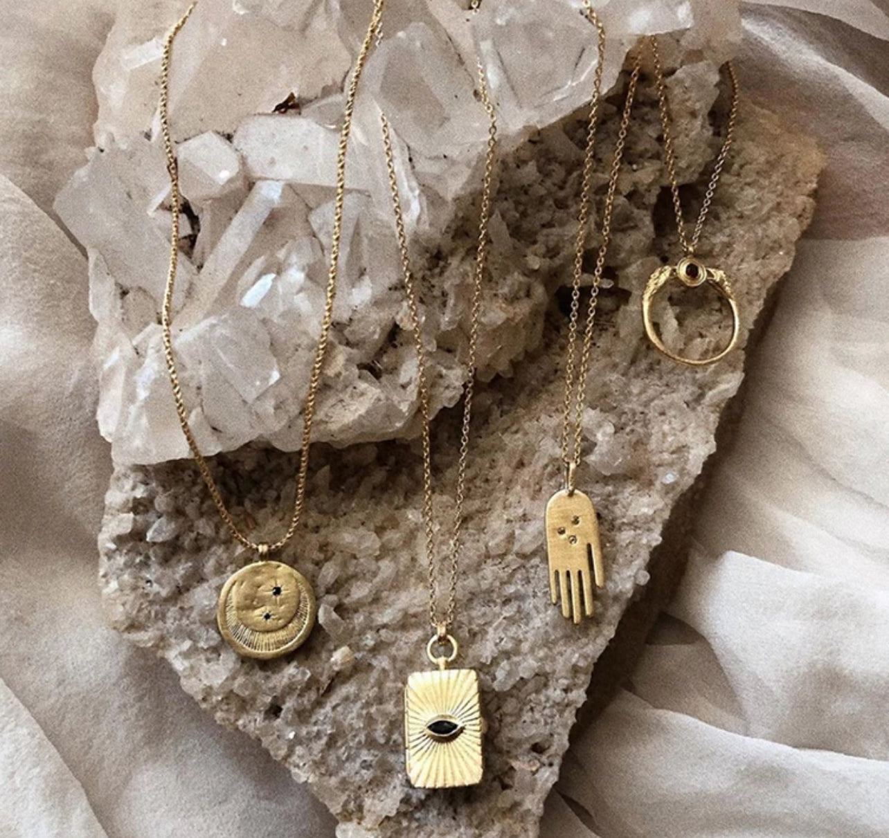 DAINTY HAND NECKLACE