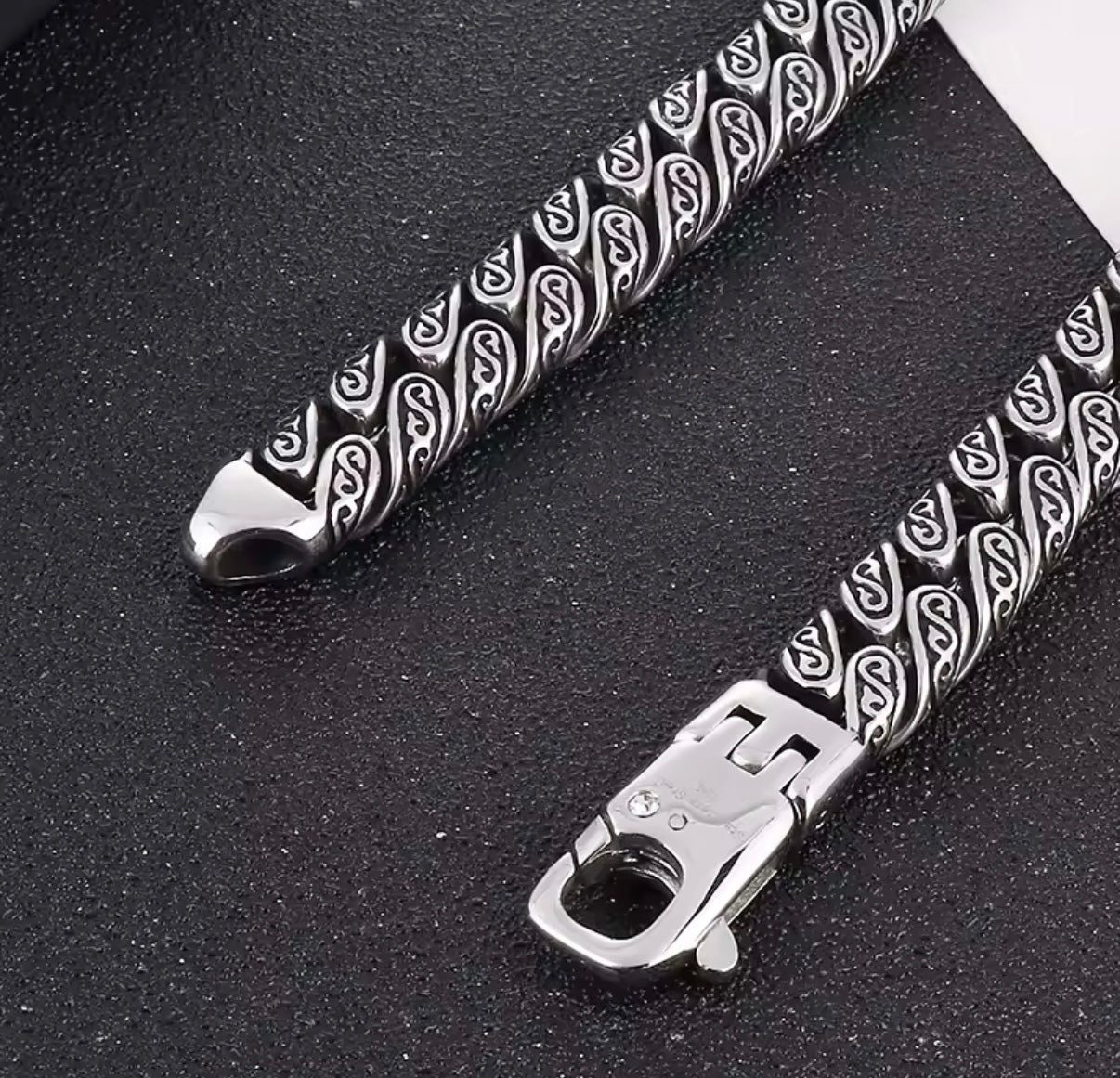 CUBAN GOTHIC NECKLACE