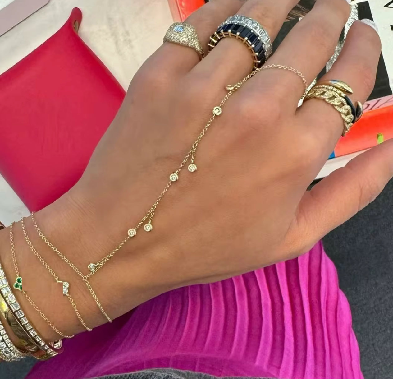 ROUND CHARM HAND CHAIN