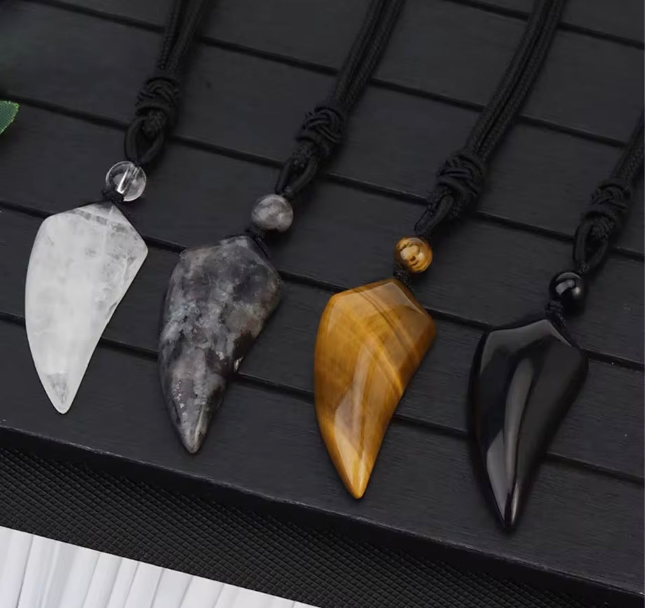 WOLF TOOTH NATURAL STONE NECKLACE