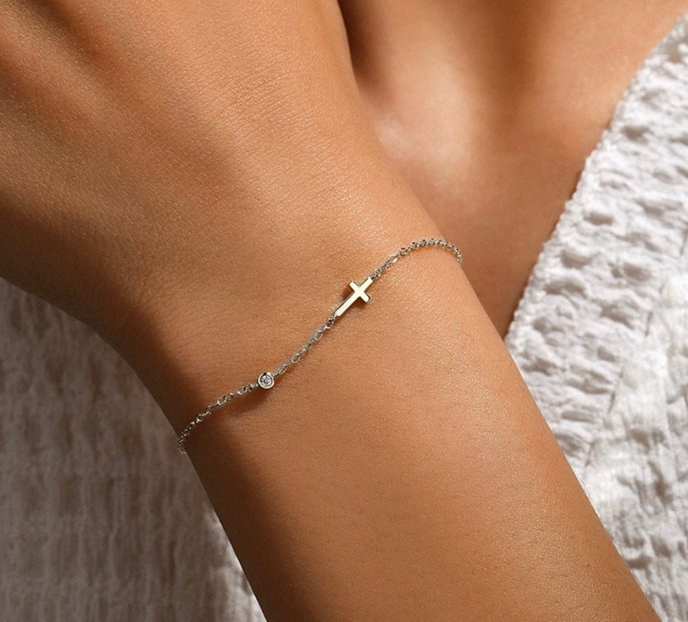 DAINTY CROSS BRACELET