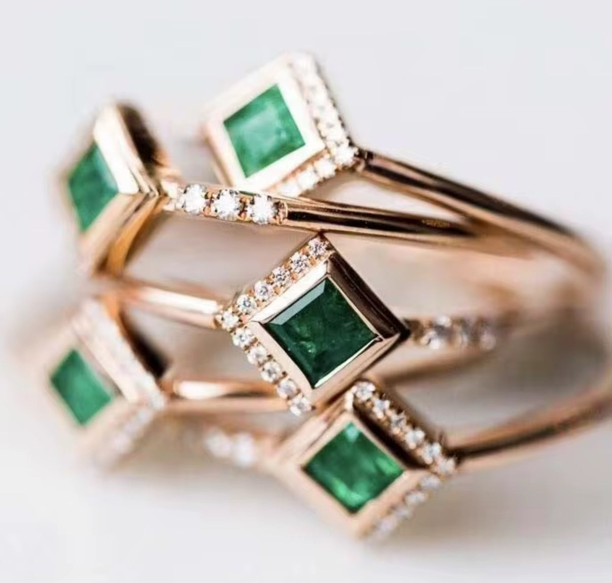 EMERALD SQUARE RING