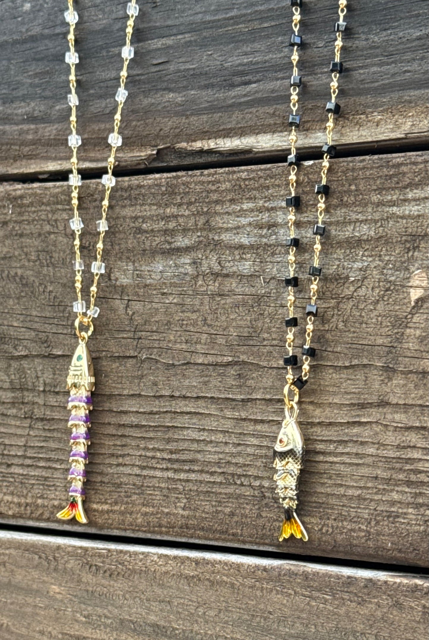 BEADED SHORT FISH NECKLACE