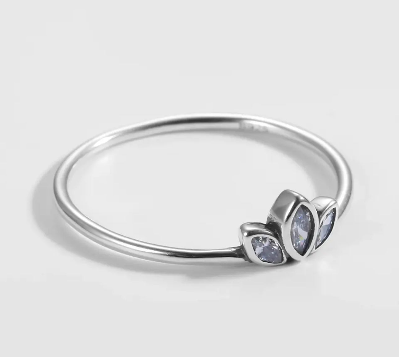 DAINTY CZ FLOWER RING