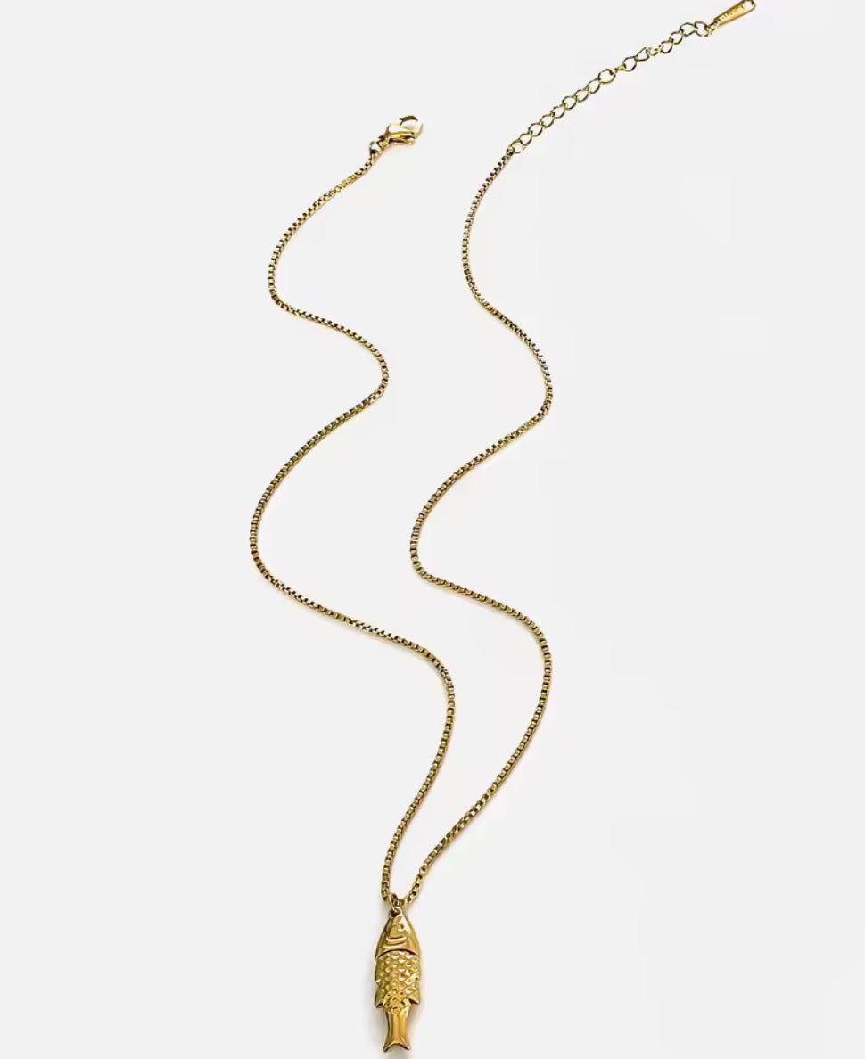 DAINTY FISH NECKLACE