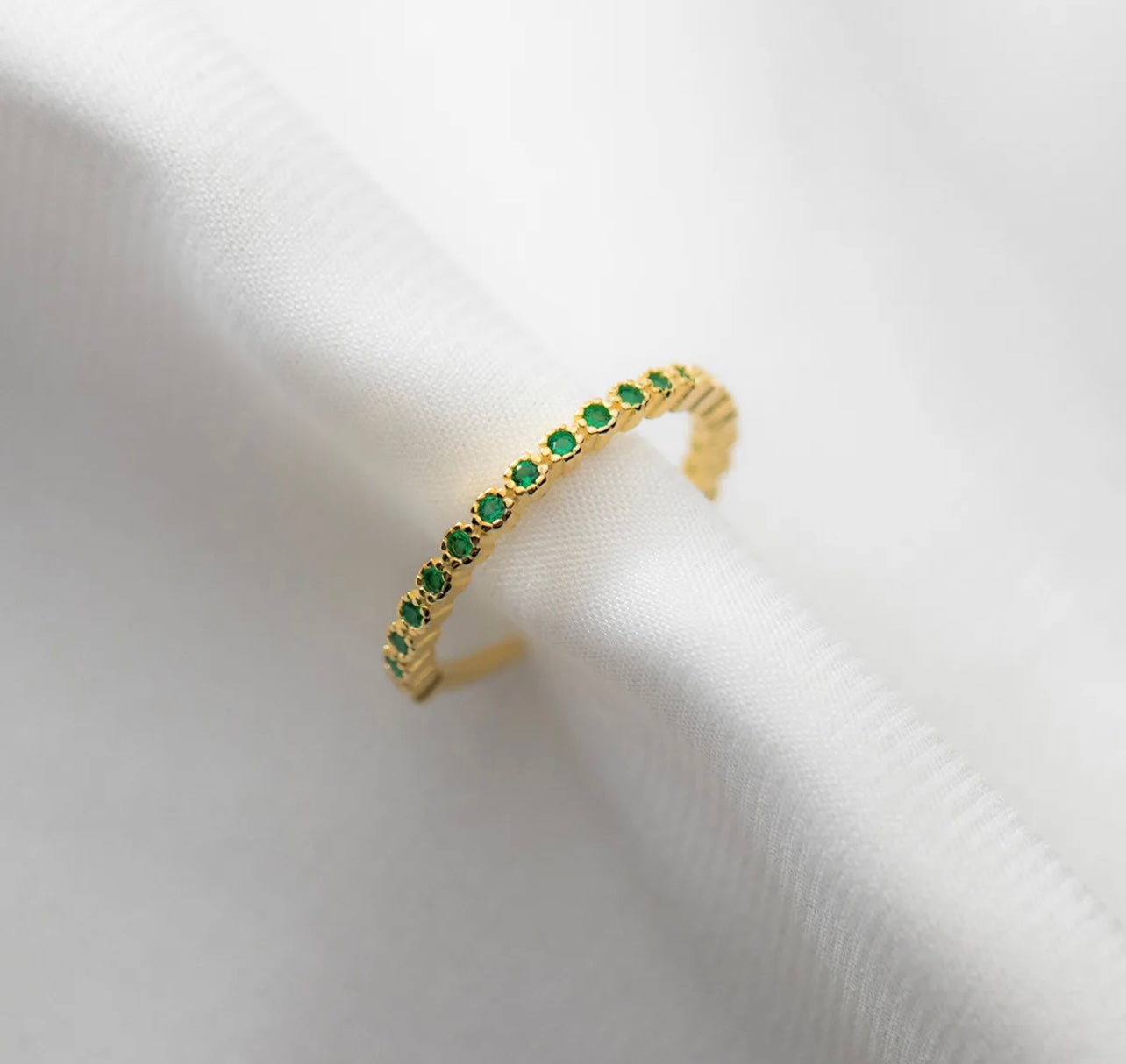 DAINTY EMERALD RING