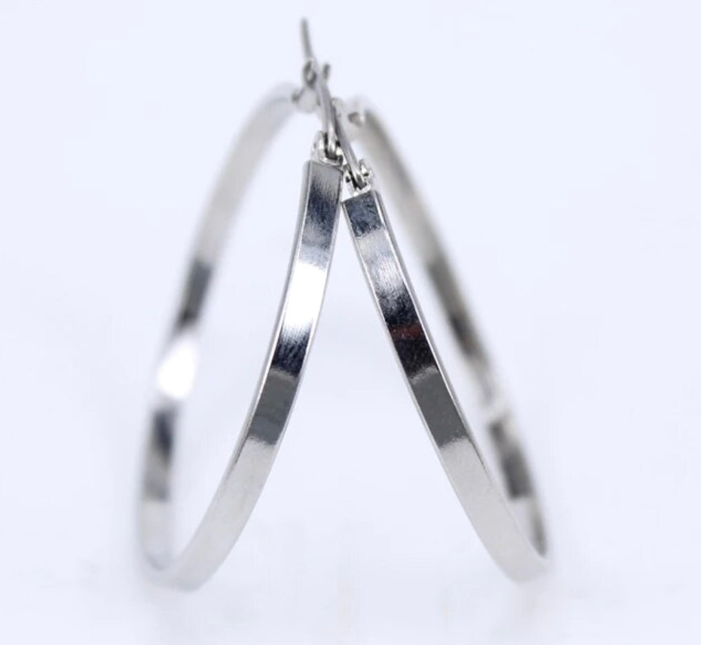 WIDE FLAT HOOPS