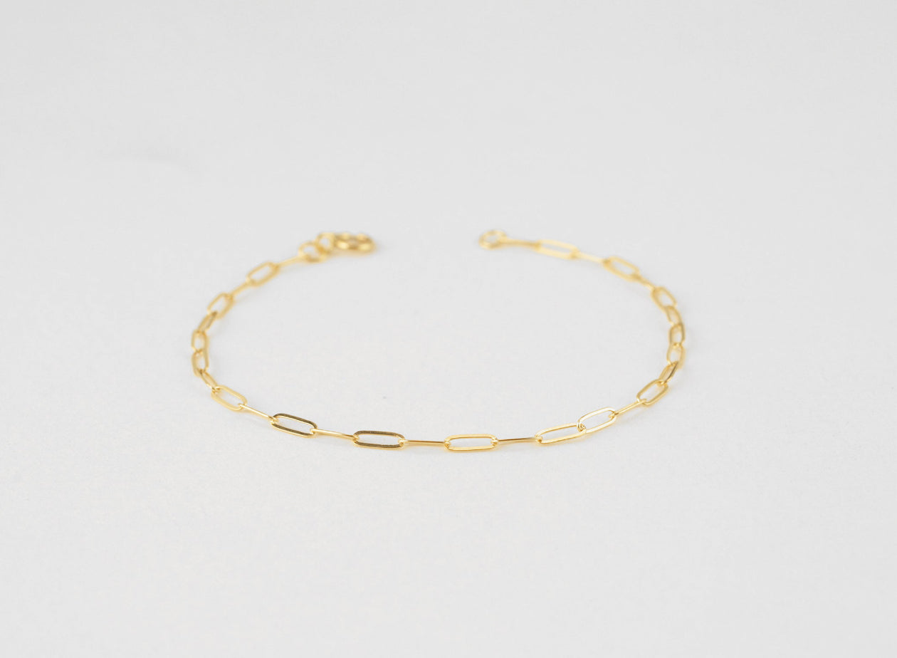 DAINTY PAPERCLIP BRACELET