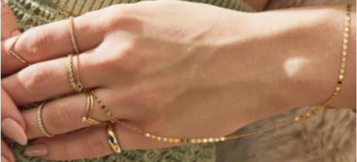DAINTY HAND CHAIN