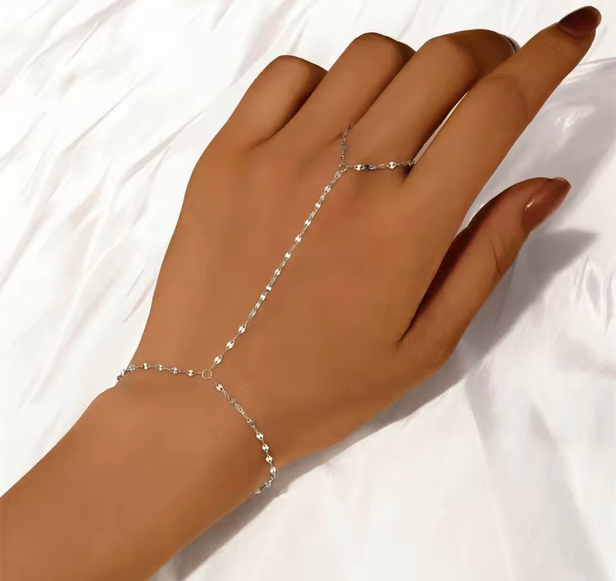 DAINTY HANDCHAIN