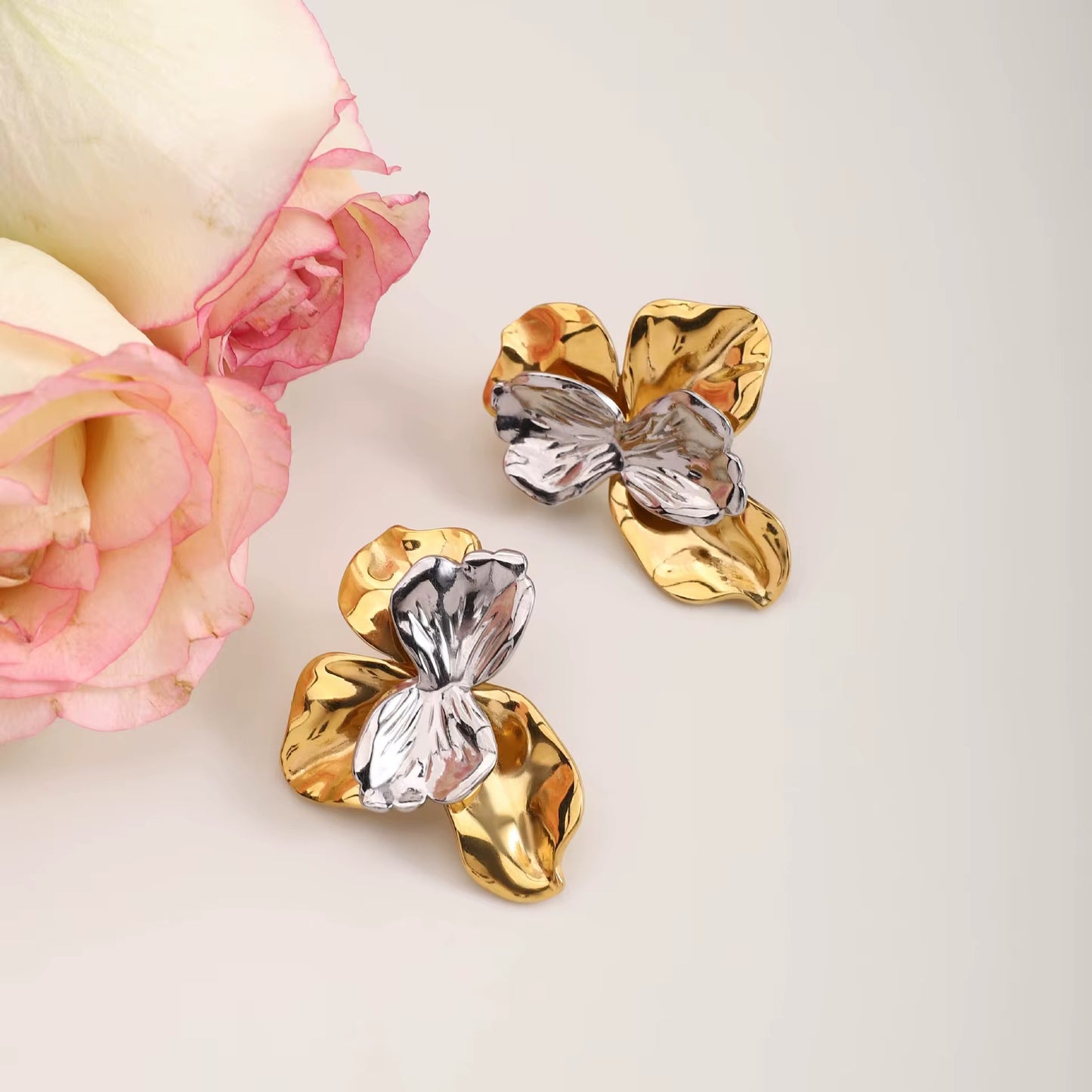 TWO TONE FLOWER EARRINGS