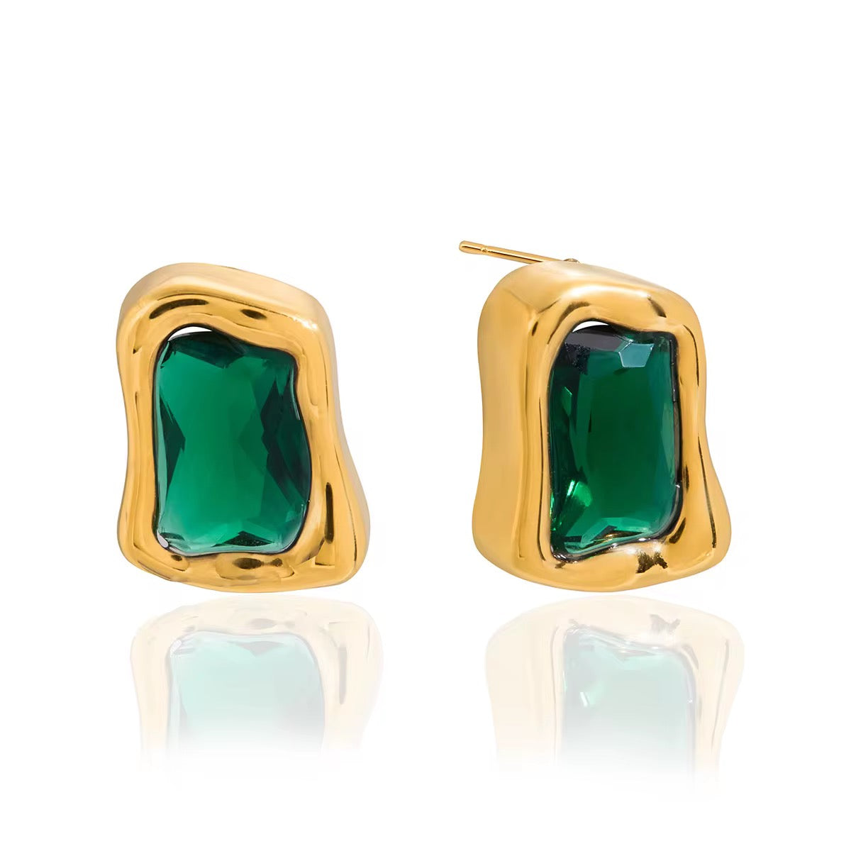 EMERALD STUDS