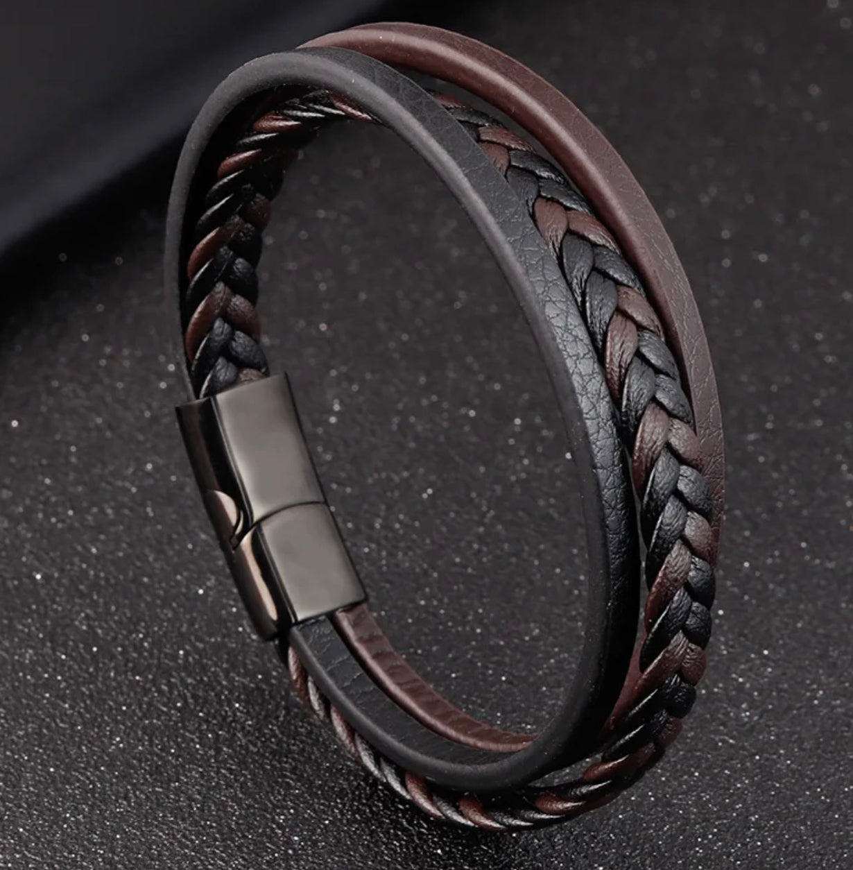 MULTILAYERED BRACELET