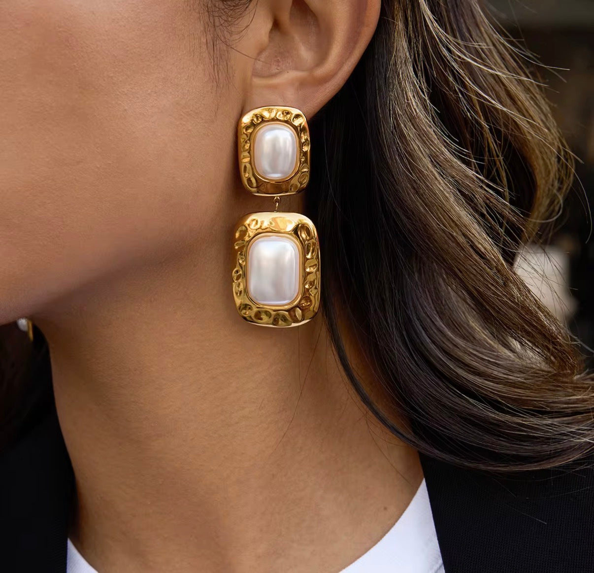 CHUNKY PEARL EARRINGS
