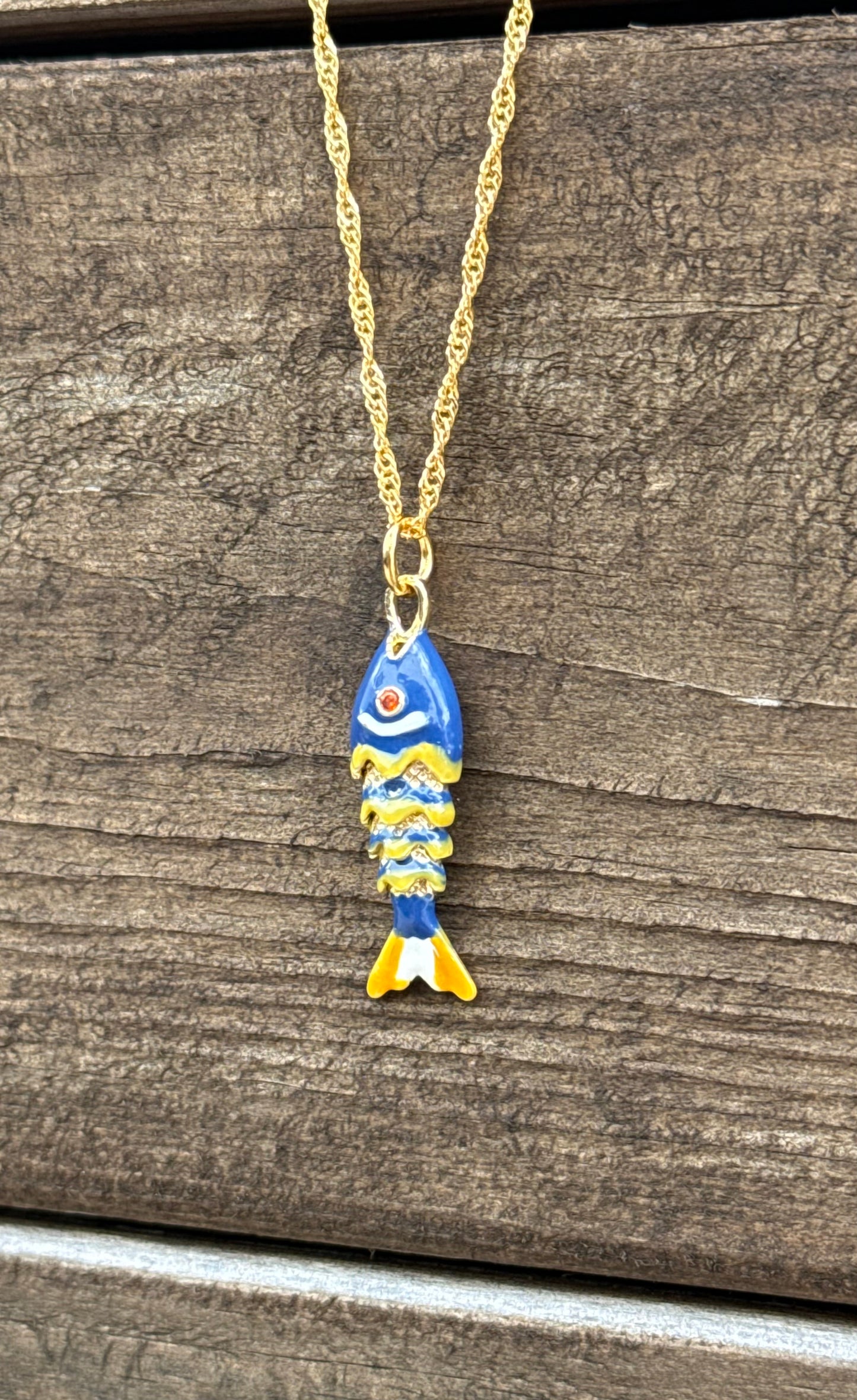 DAINTY LONG FISH NECKLACE