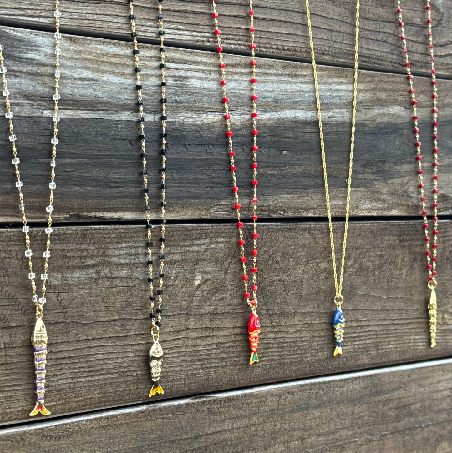 DAINTY LONG FISH NECKLACE