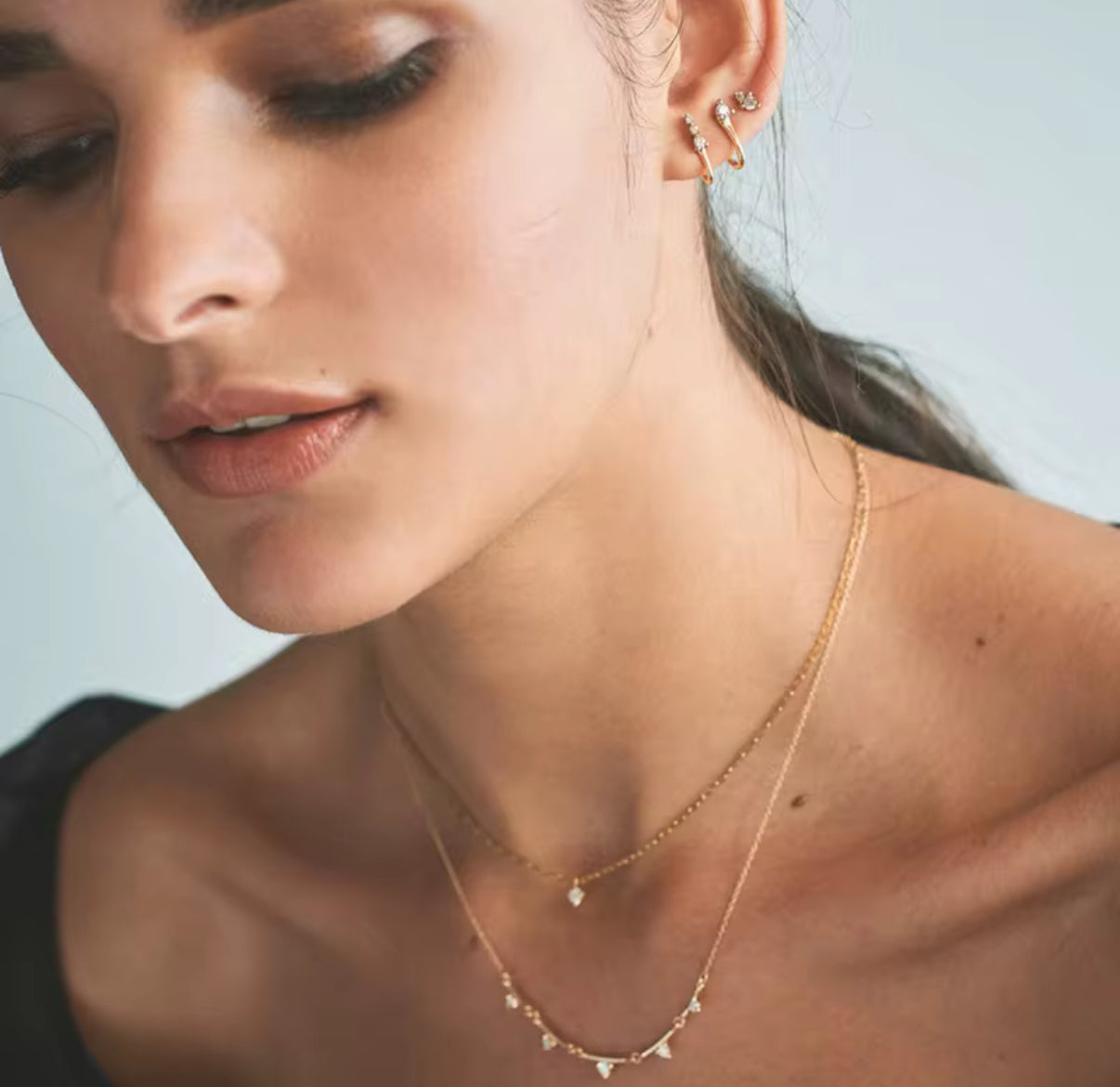 TRIANGLE BAR NECKLACE