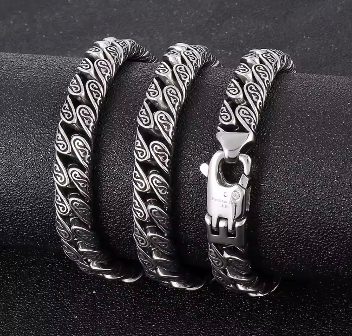 CUBAN GOTHIC NECKLACE