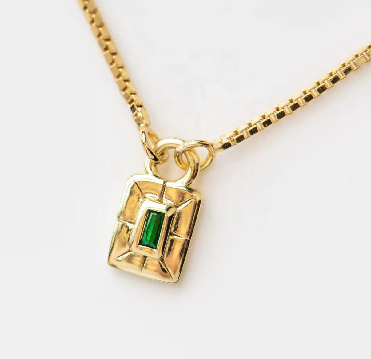 EMERALD SQUARE NECKLACE