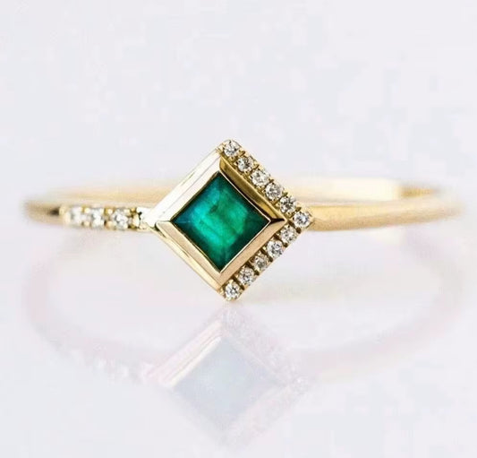 EMERALD SQUARE RING