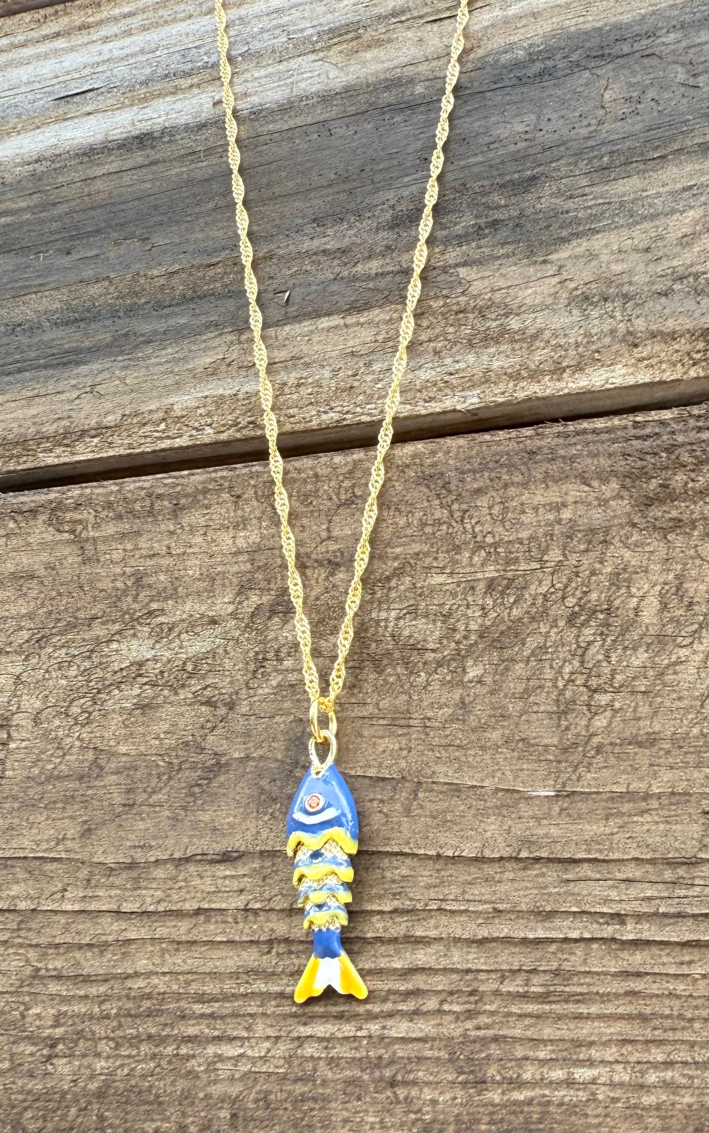 DAINTY LONG FISH NECKLACE