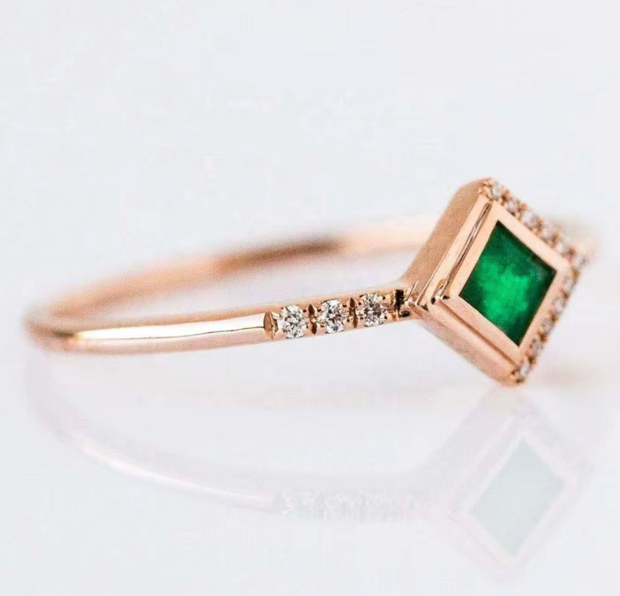 EMERALD SQUARE RING