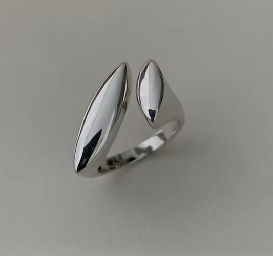 GEOMETRIC RING