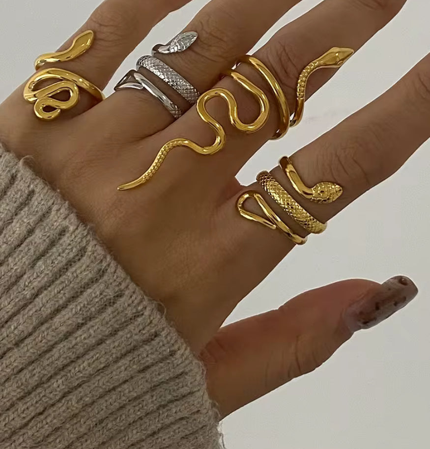 TWISTED SNAKE RING