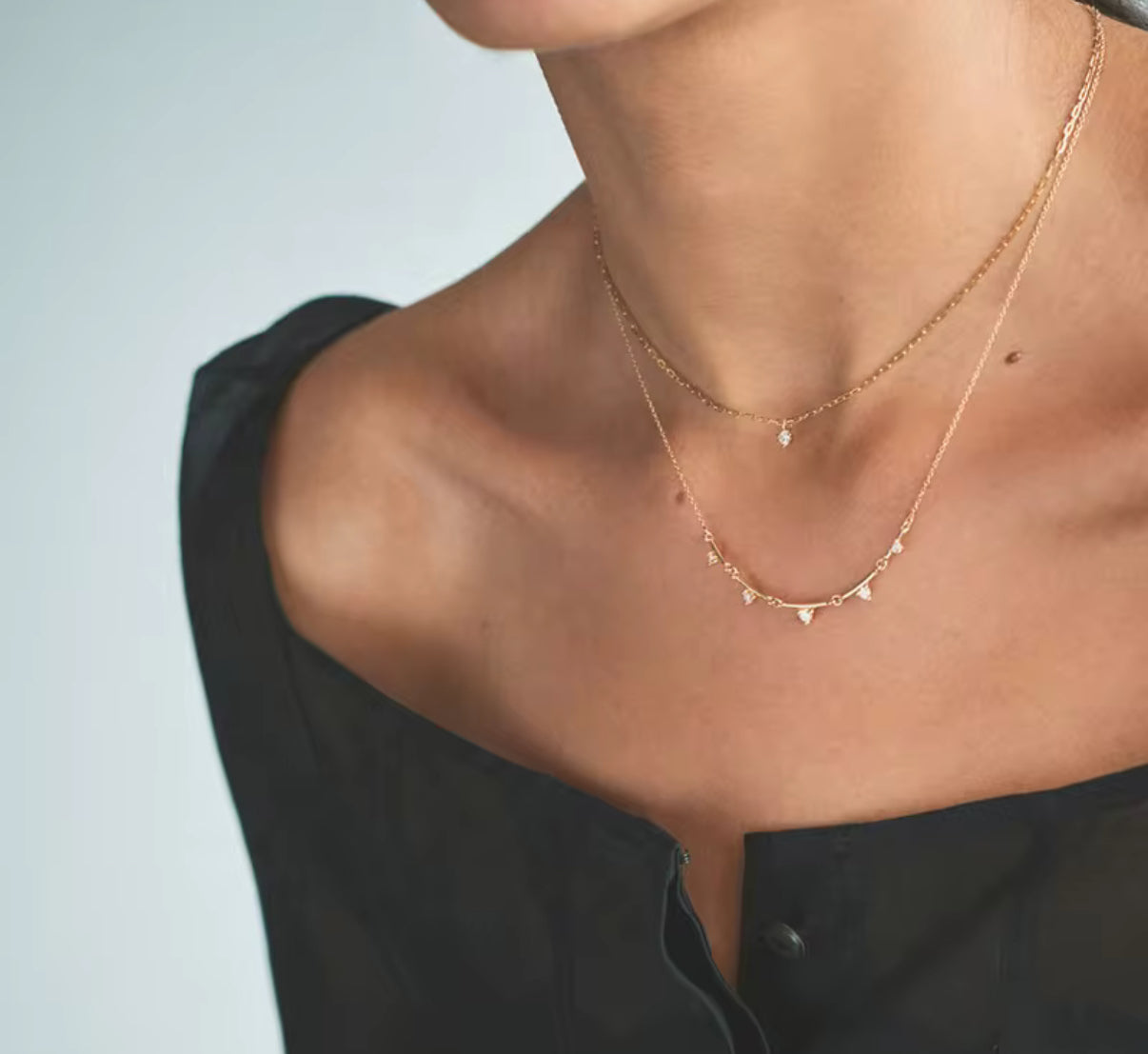 TRIANGLE BAR NECKLACE