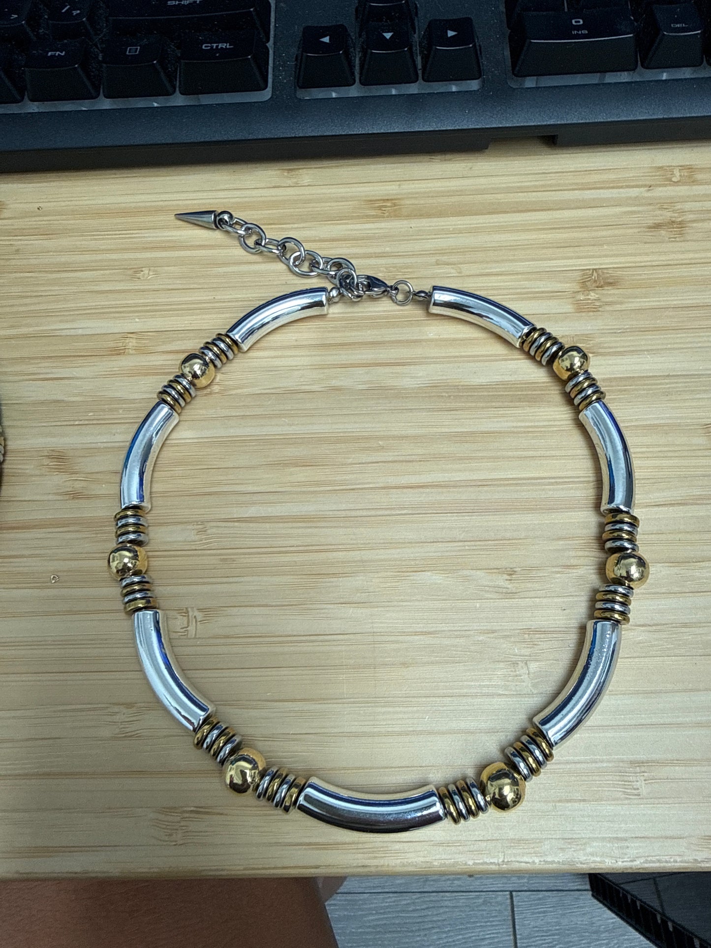 TWO TONE CHOKER