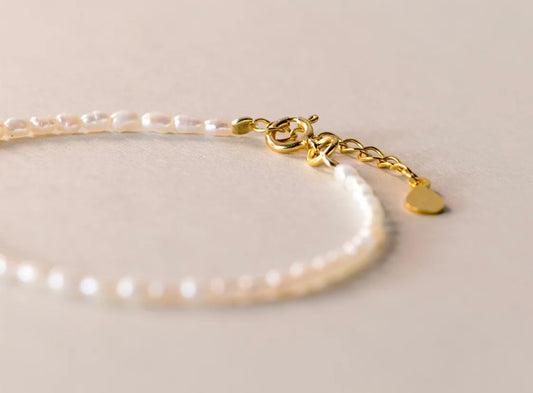 DAINTY PEARL BRACELET