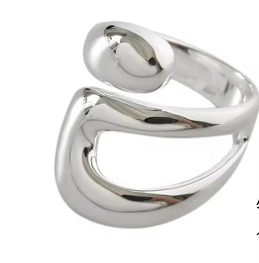 TWISTED RING