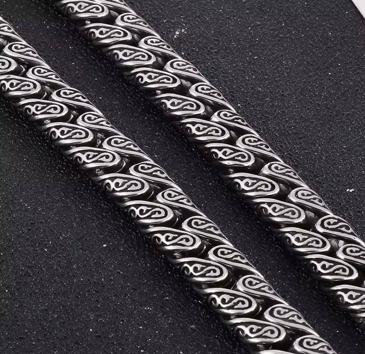 CUBAN GOTHIC NECKLACE