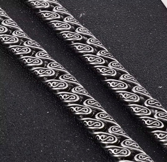 CUBAN GOTHIC NECKLACE