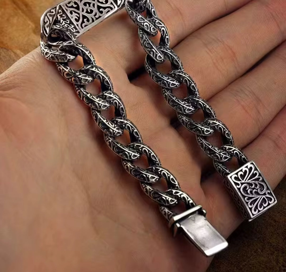 CURB PATTERN BRACELET