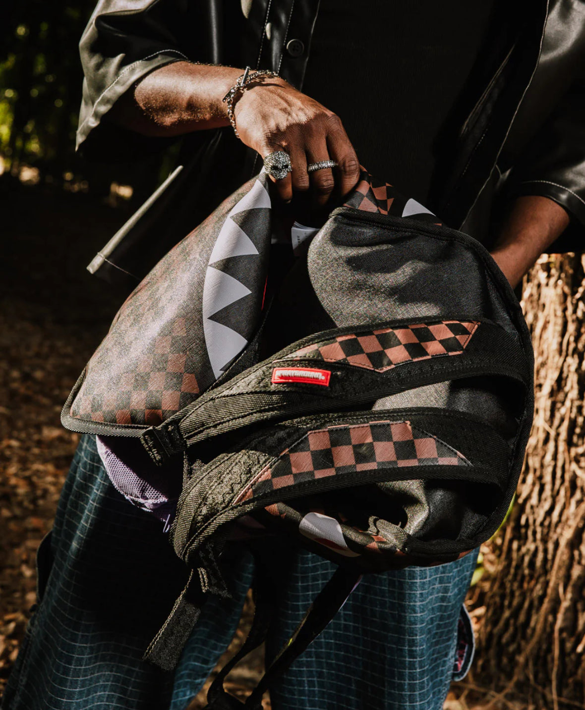 INVERTED SHARK POCKET DLXS BACKPACK