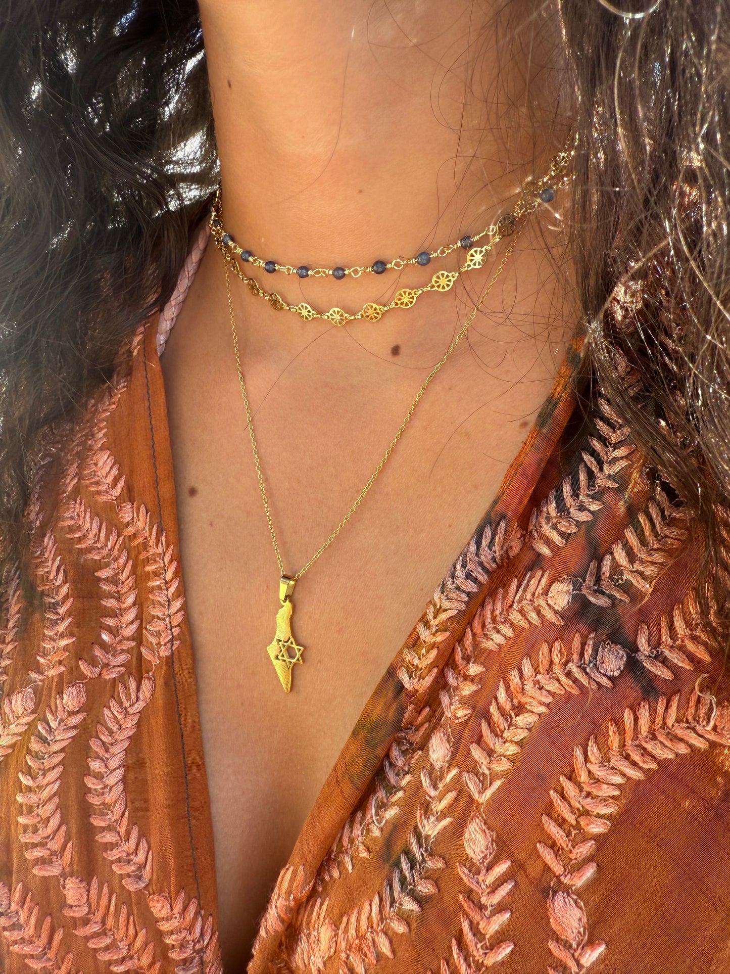 WHEEL CHARM CHOKER