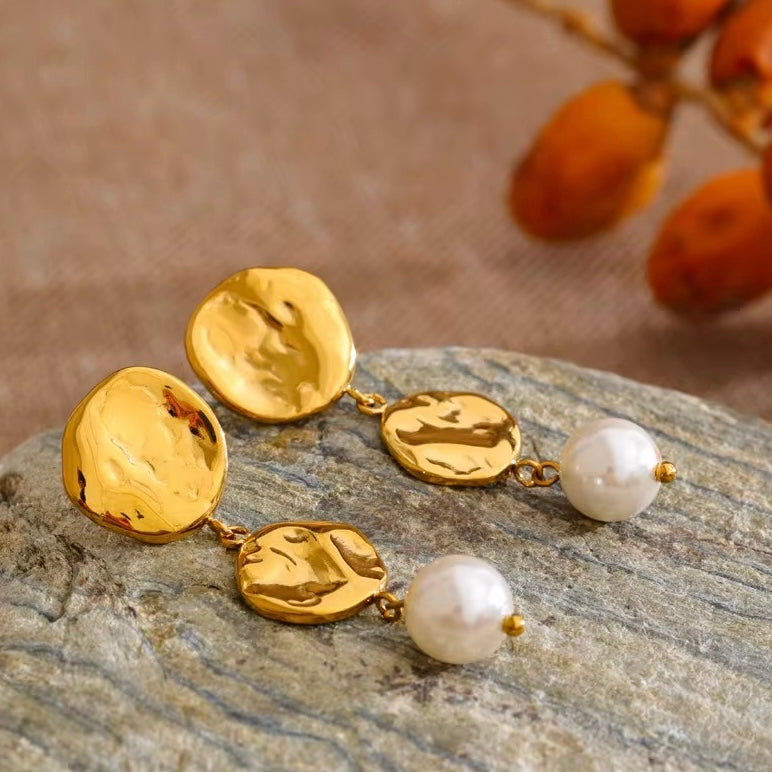 ROUND PEARL EARRINGS