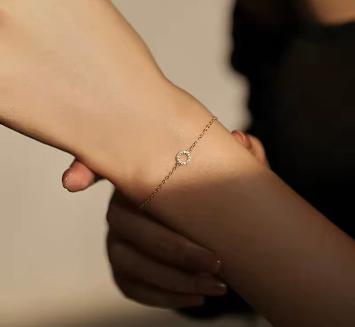 DAINTY ROUND BRACELET