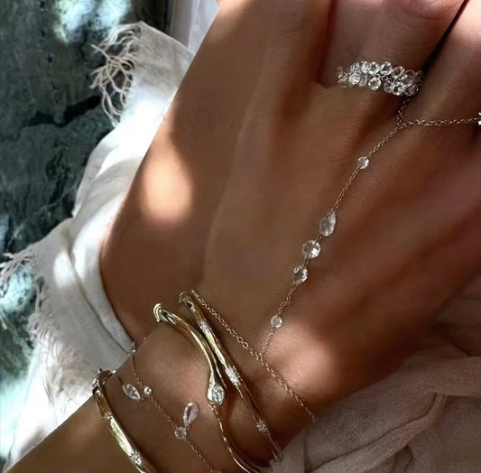 FLOATING DIAMOND HAND CHAIN