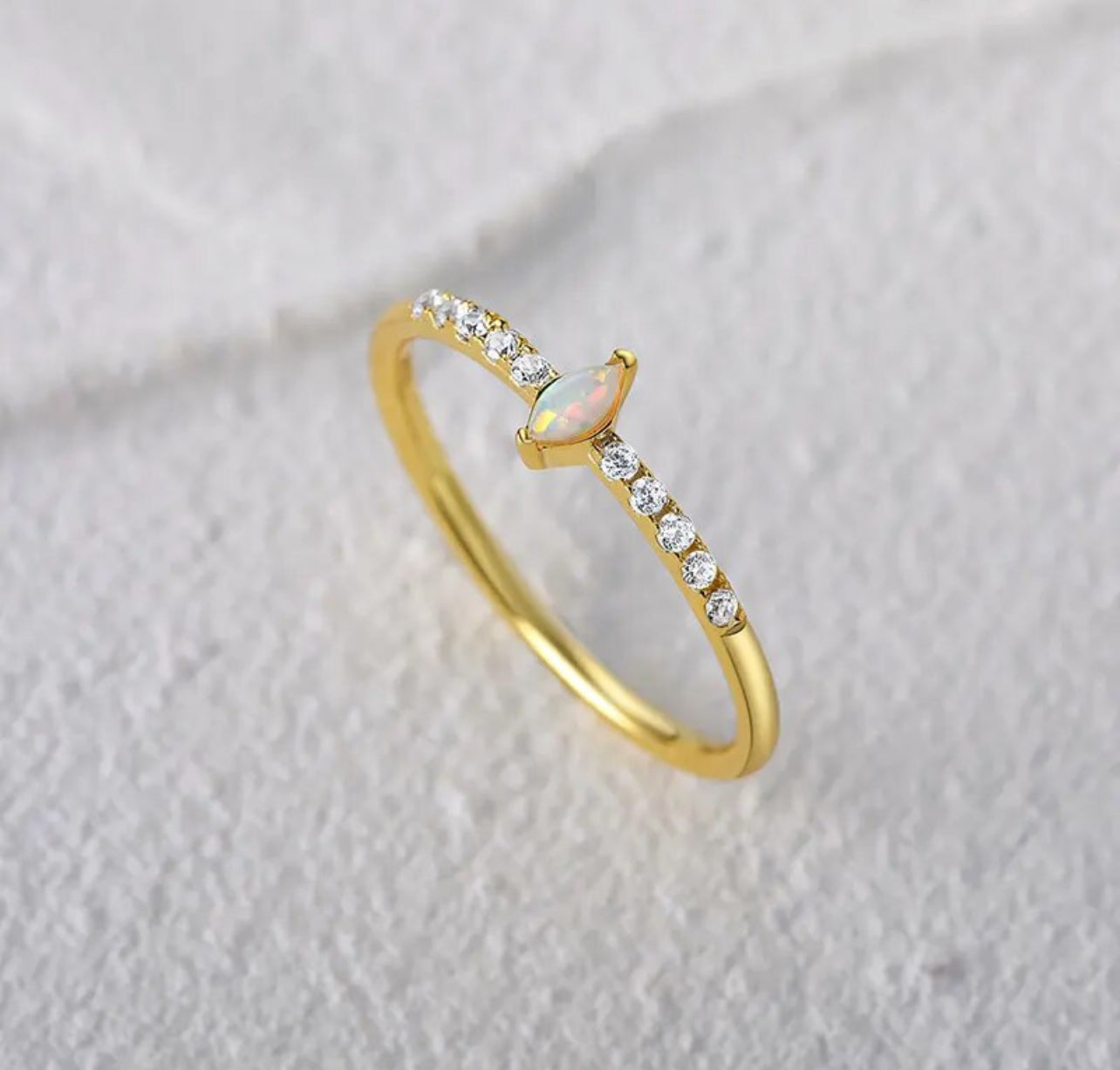 OPAL OVAL RING