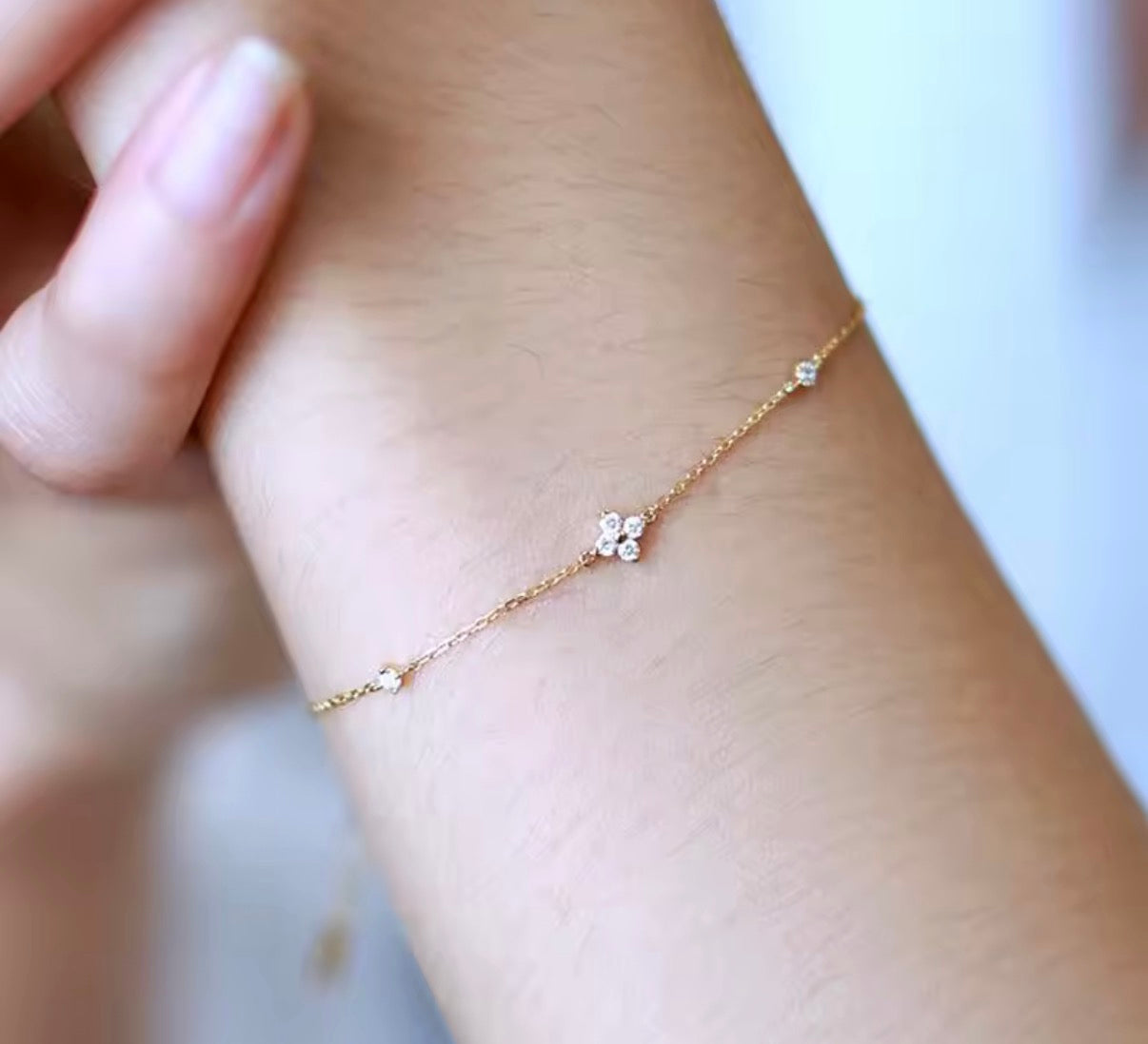 DAINTY FLOWERS BRACELET