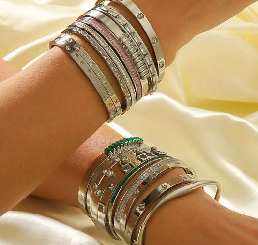 CURVED CUFF BRACELET