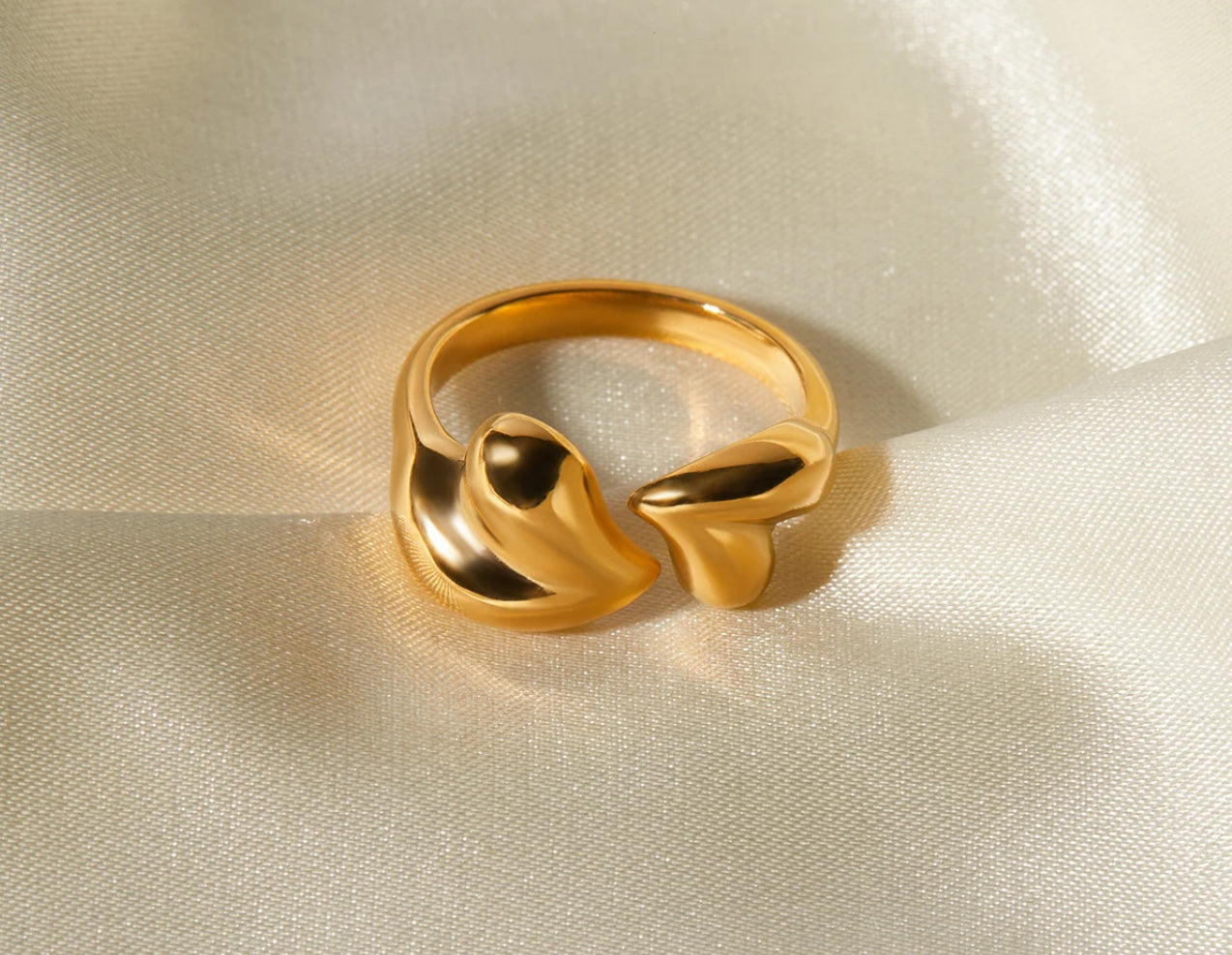 DOUBLE HEART RING
