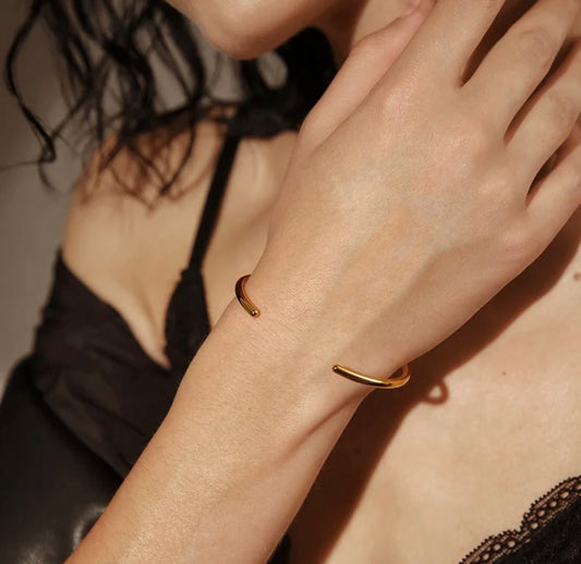 DAINTY C CUFF BRACELET