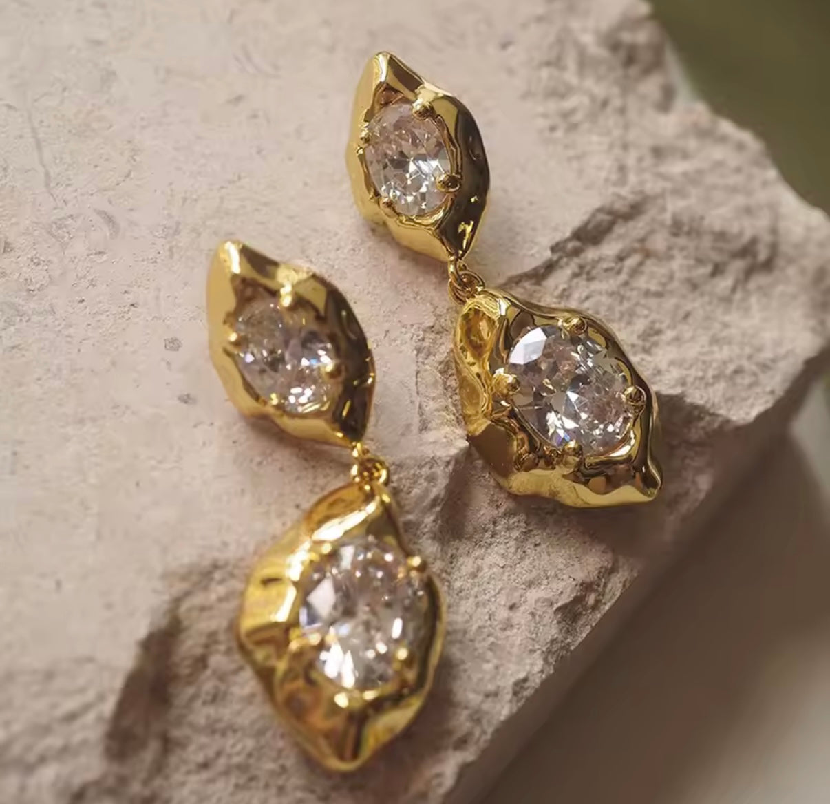OVAL EARRINGS