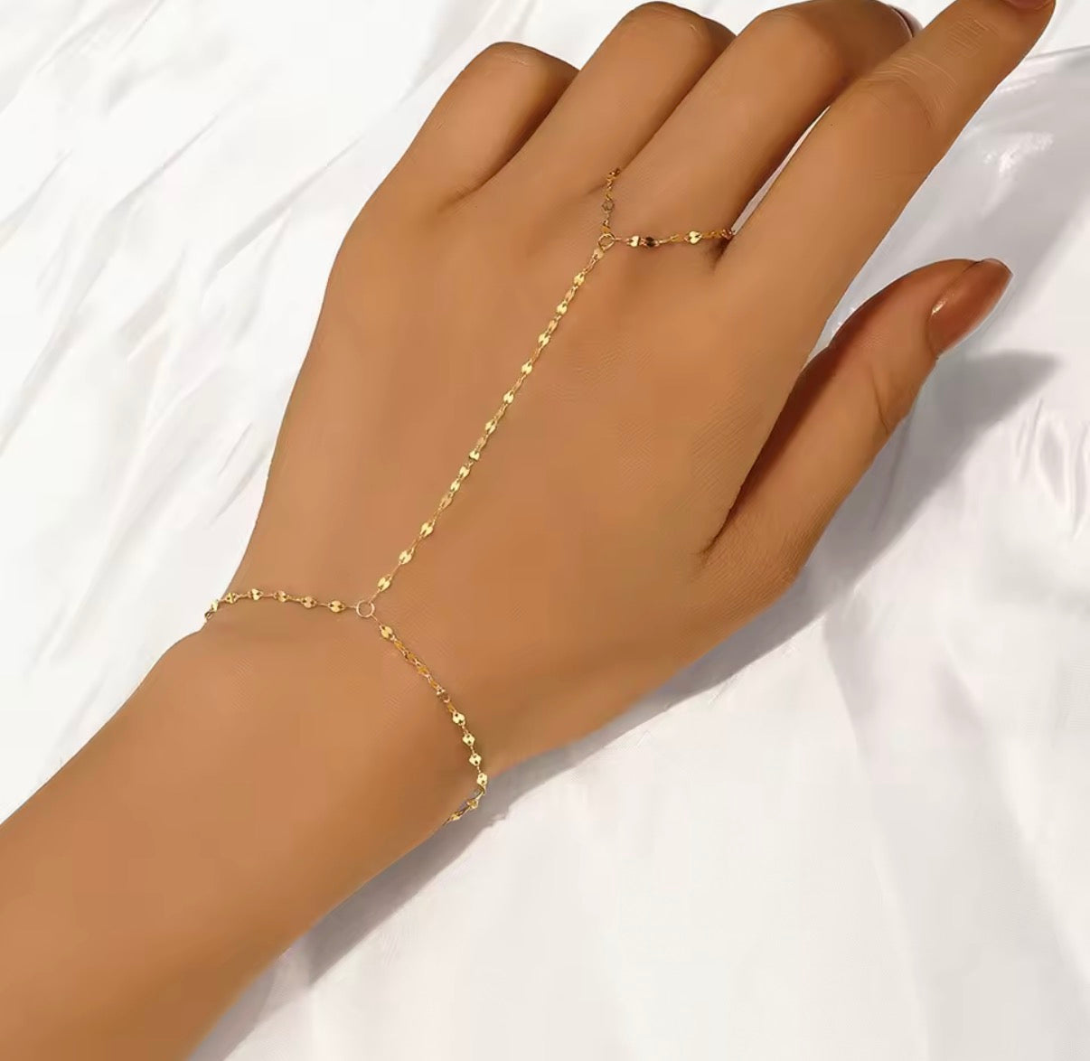 DAINTY HANDCHAIN