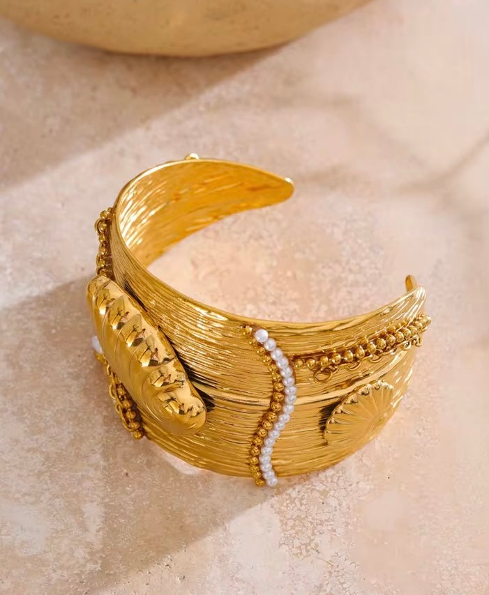 SHELL CUFF