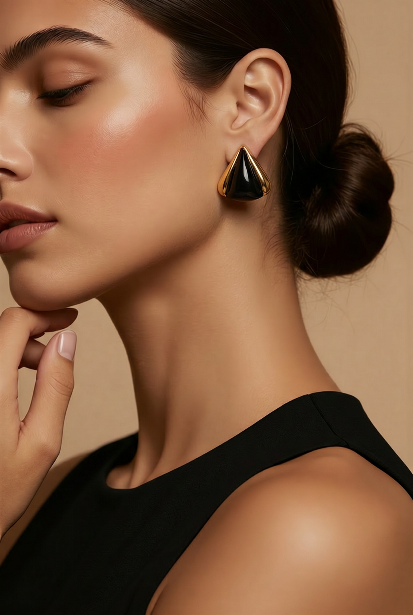BLACK TRIANGLE EARRING