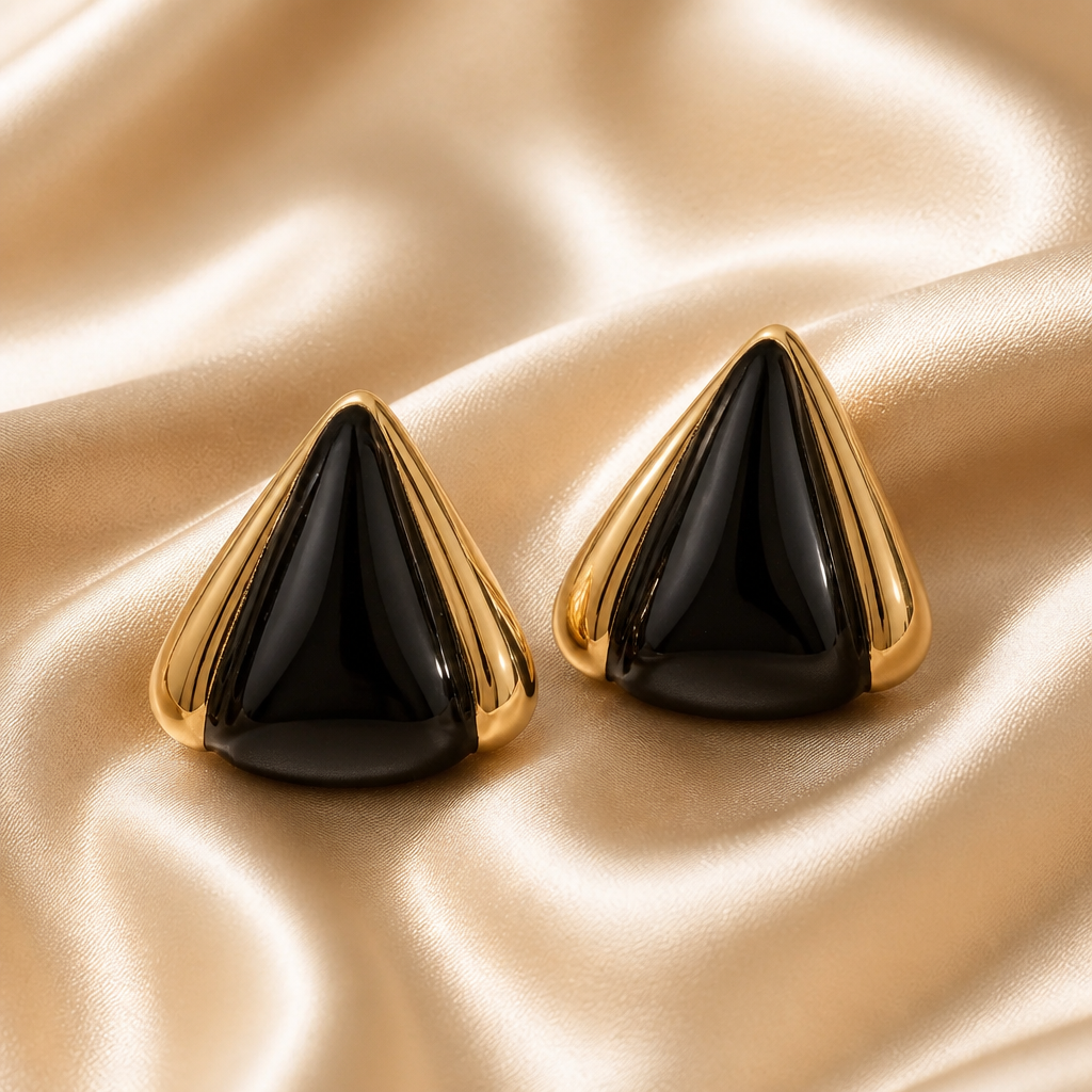 BLACK TRIANGLE EARRING
